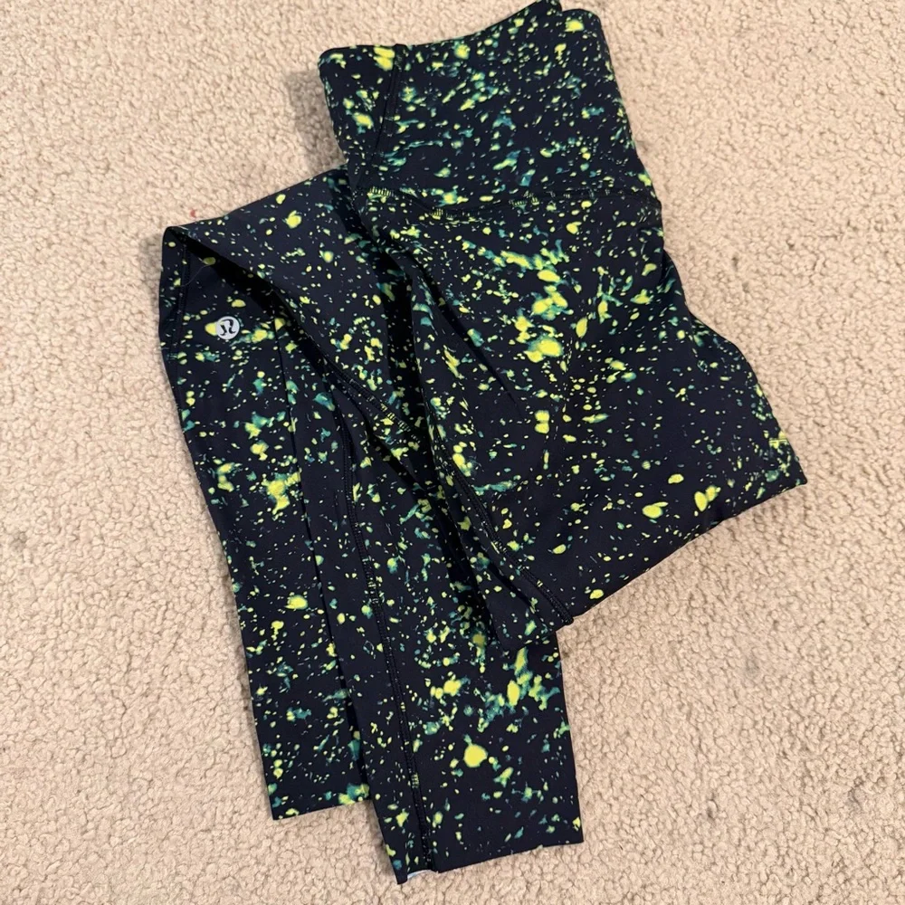 Lululemon Size 8 Black Neon Splatter Print Stirrup Yoga Leggings Nulux Fabric - Picture 7 of 8